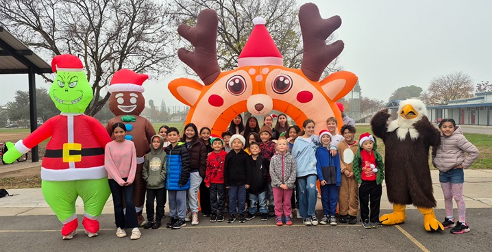 Large group of students at a reindeer run 5k